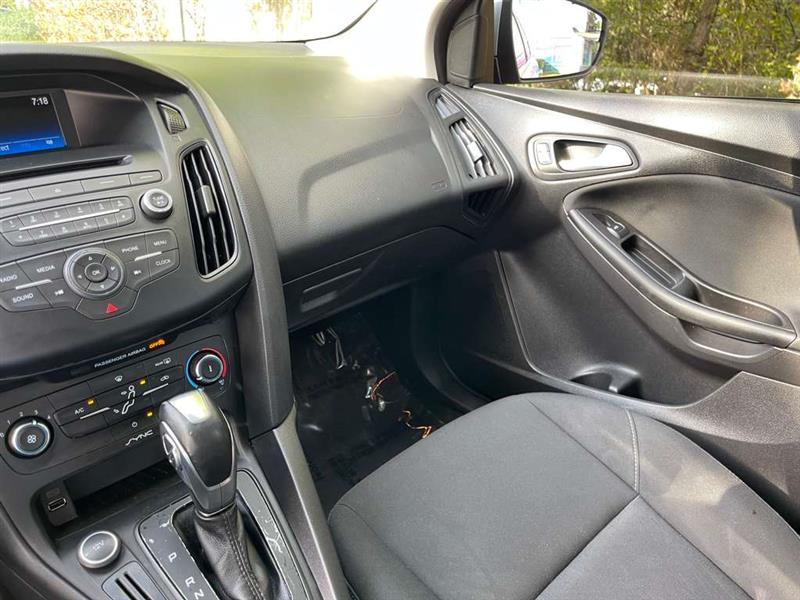 2015 Ford Focus SE photo 59