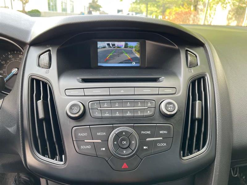 2015 Ford Focus SE photo 18