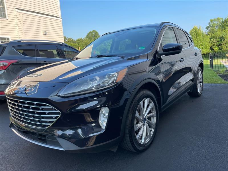 2021 Ford Escape Titanium's photo