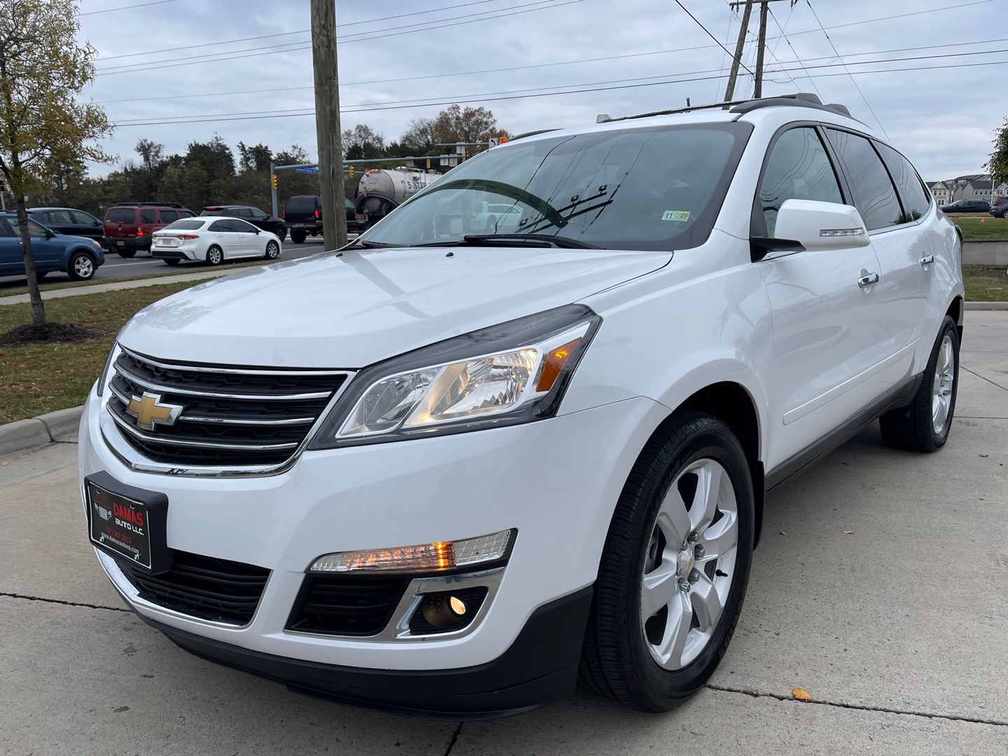 2016 Chevrolet Traverse 1LT photo 4