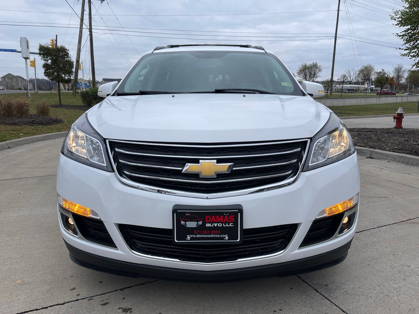 2016 Chevrolet Traverse 1LT photo 3