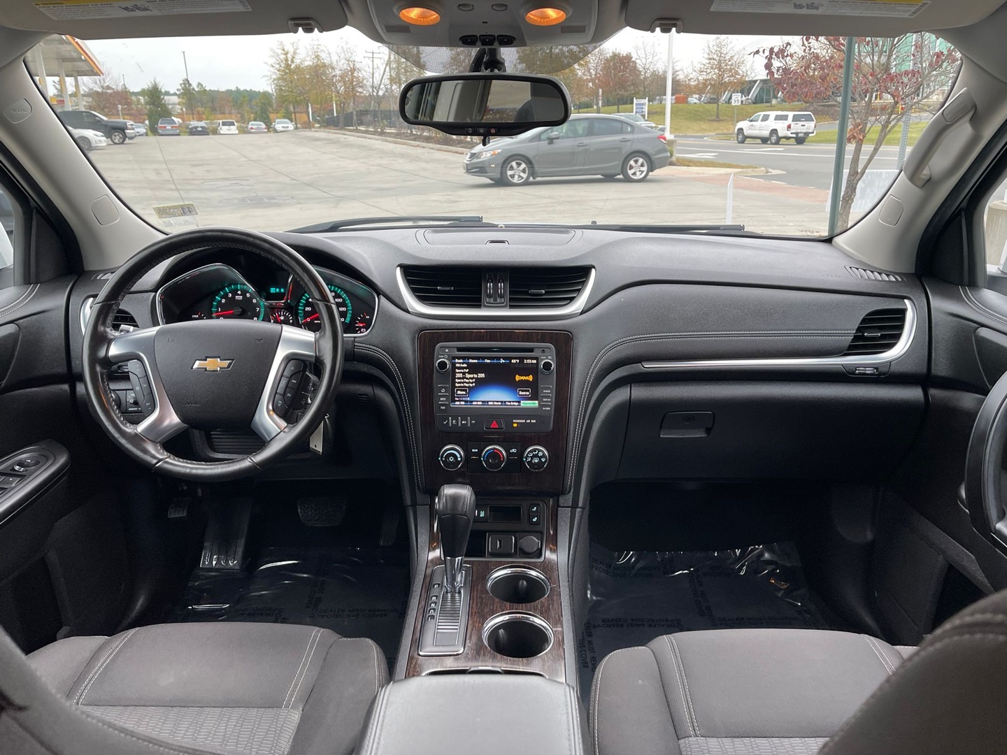 2016 Chevrolet Traverse 1LT photo 9