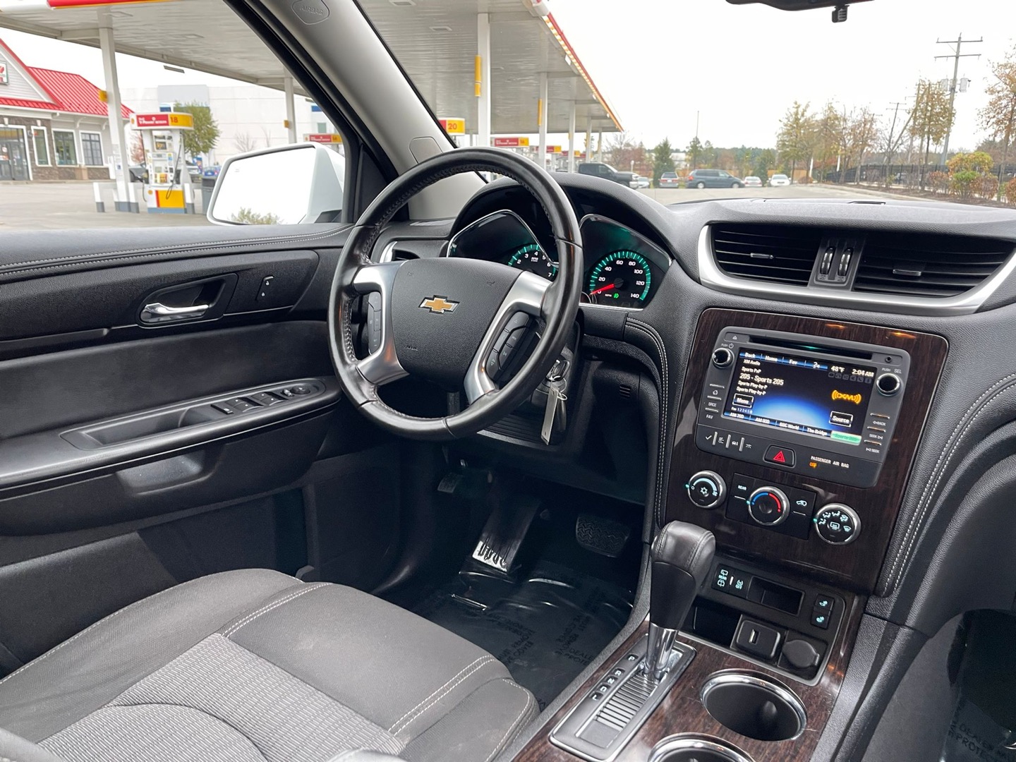 2016 Chevrolet Traverse 1LT photo 11