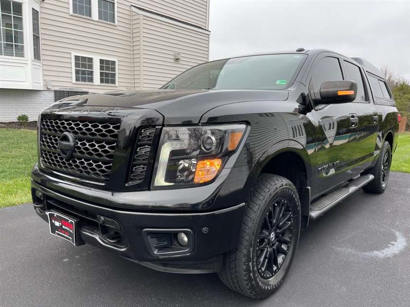 2018 Nissan Titan SV's photo