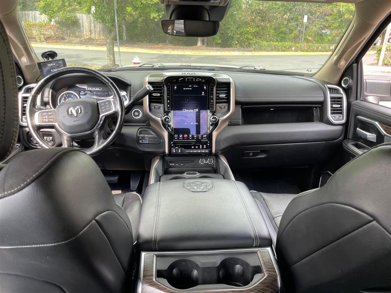 2019 Ram 3500 Laramie photo 9