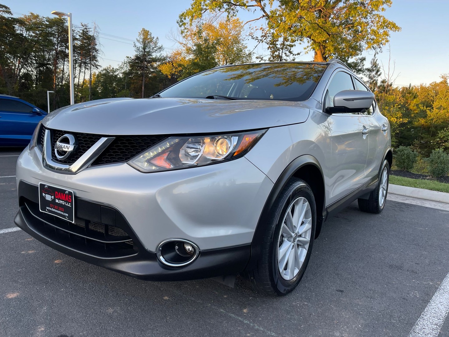 2017 Nissan Rogue Sport SV photo 2