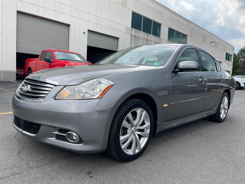 2010 INFINITI M 35's photo