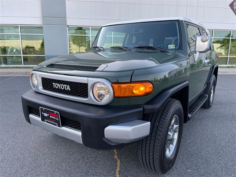 2012 Toyota FJ Cruiser Base's photo