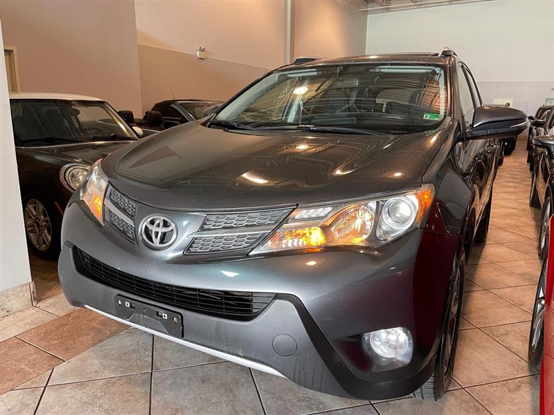 2015 Toyota RAV4 XLE's photo