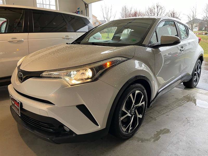 2018 Toyota C-HR XLE Premium's photo