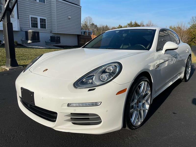 2014 Porsche Panamera S's photo