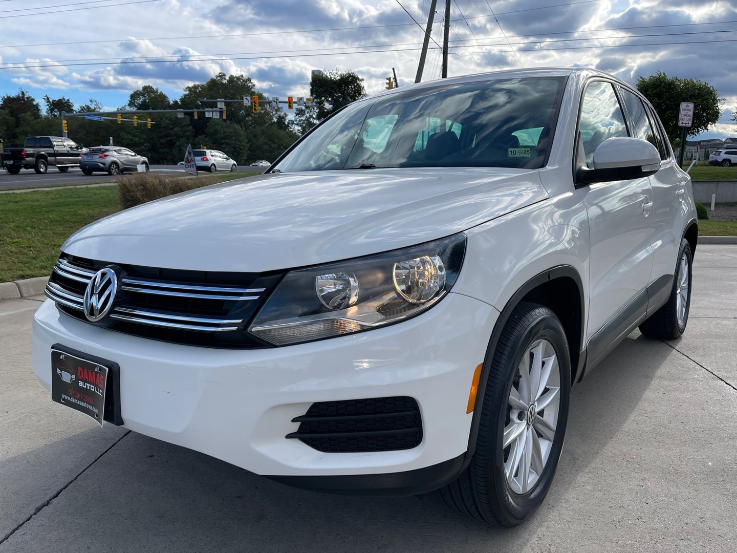 2014 Volkswagen Tiguan SE photo 2