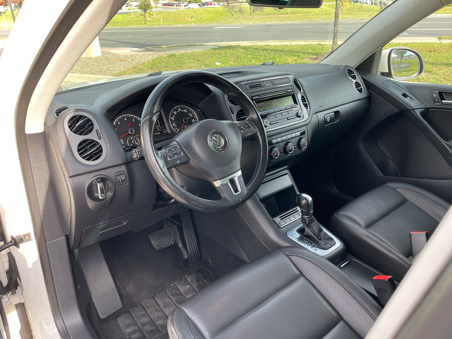 2014 Volkswagen Tiguan SE photo 76