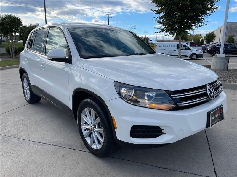 2014 Volkswagen Tiguan SE photo 143