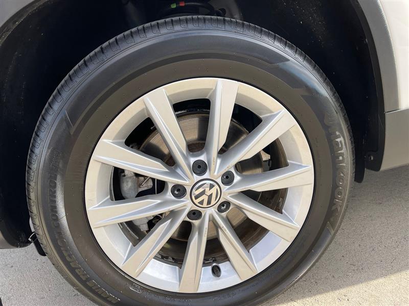 2014 Volkswagen Tiguan SE photo 133