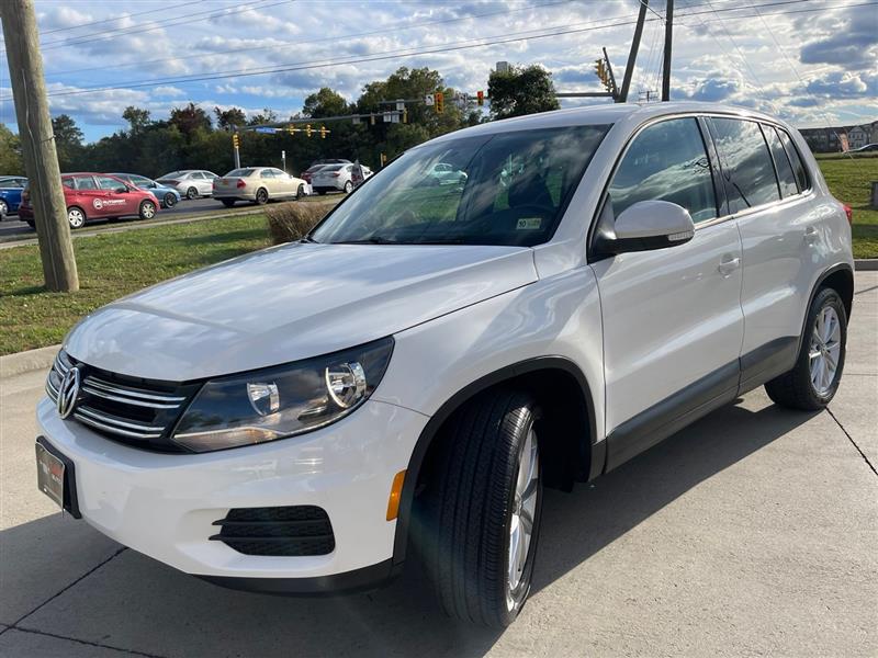 2014 Volkswagen Tiguan SE photo 185