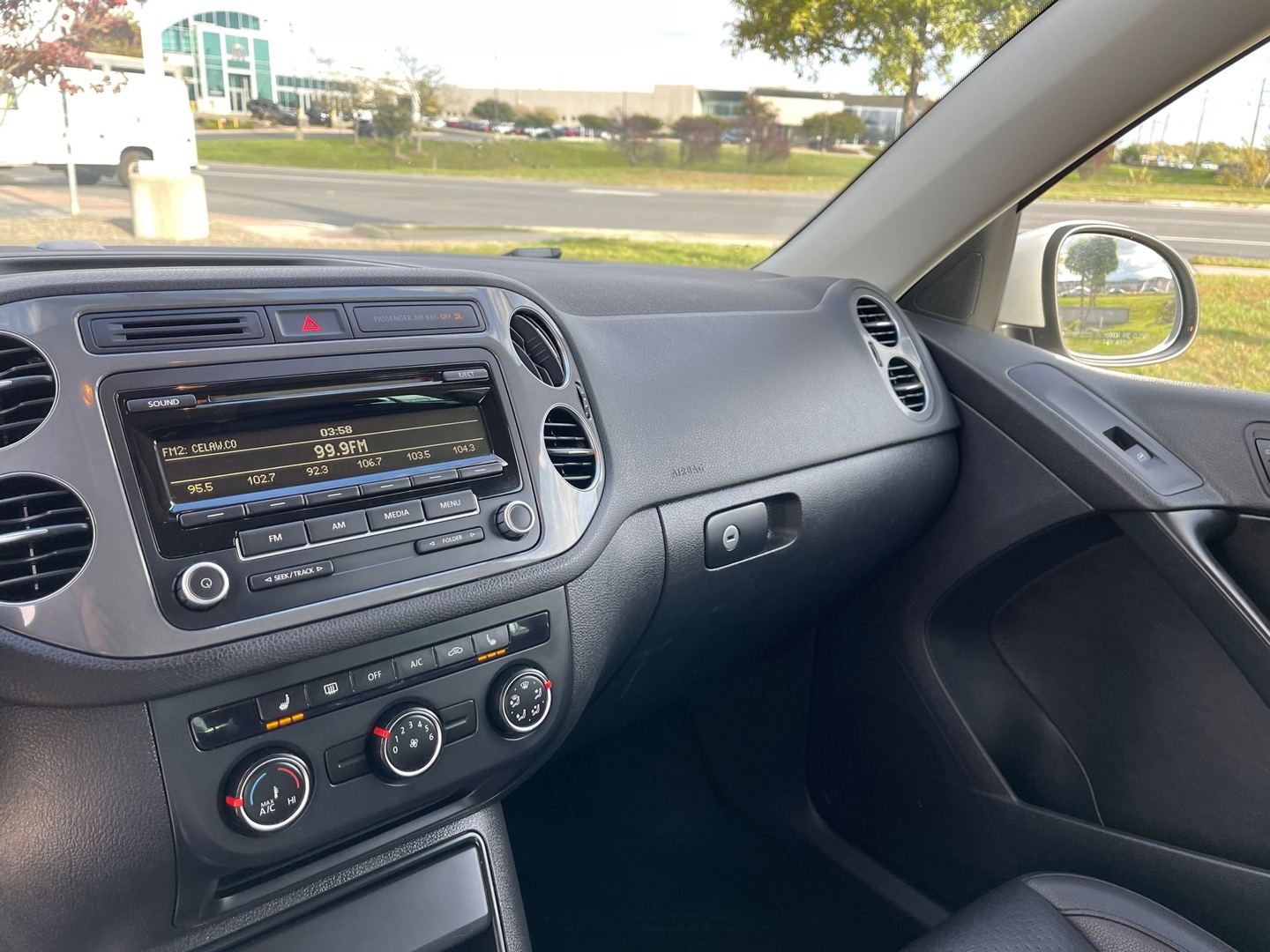 2014 Volkswagen Tiguan SE photo 79