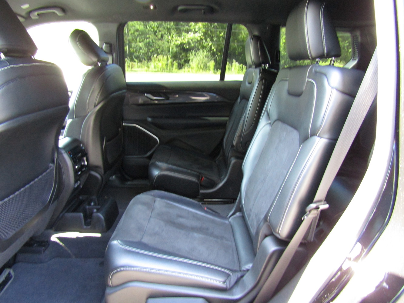 2021 Jeep Grand Cherokee Altitude photo 25
