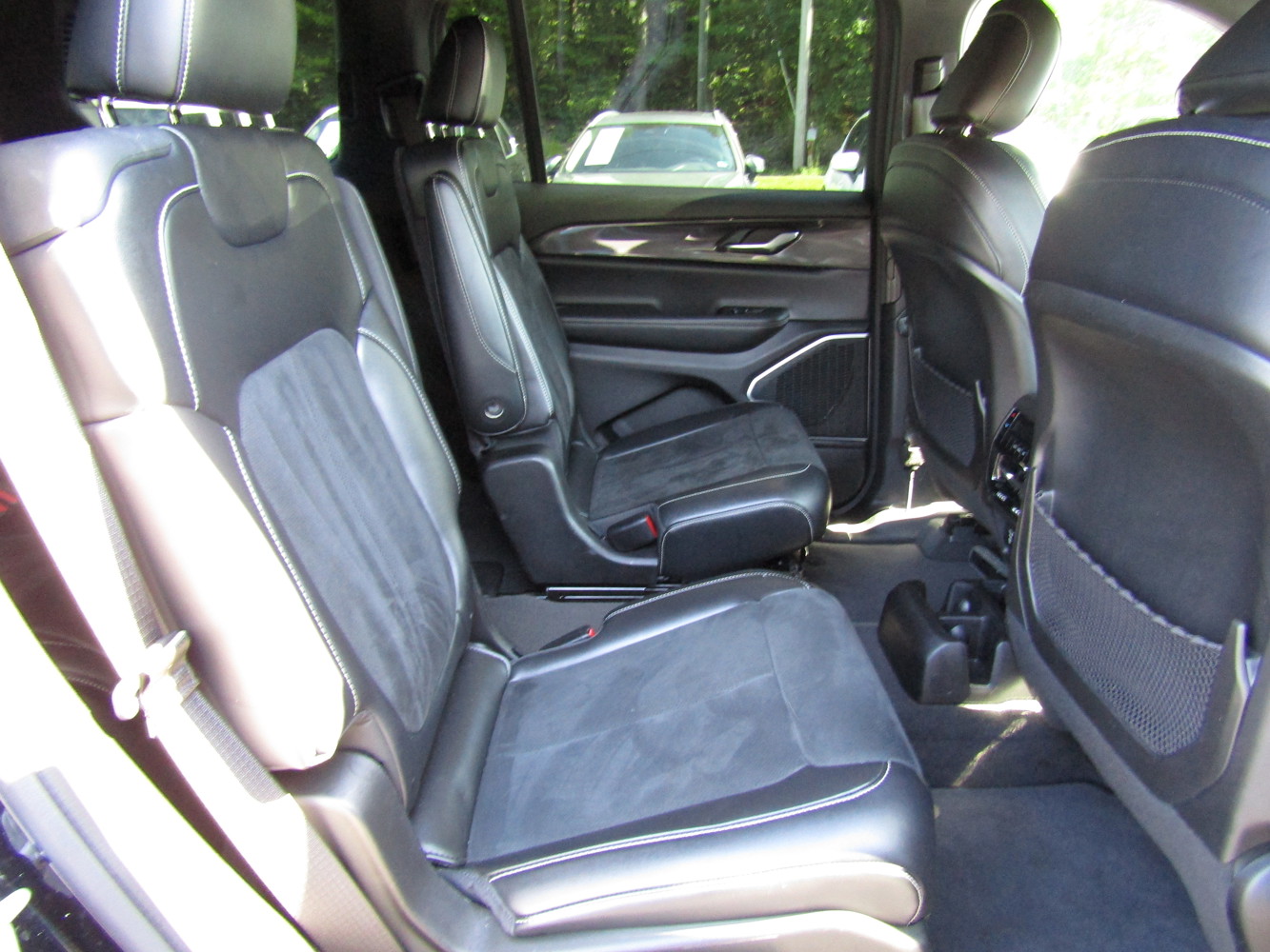 2021 Jeep Grand Cherokee Altitude photo 35