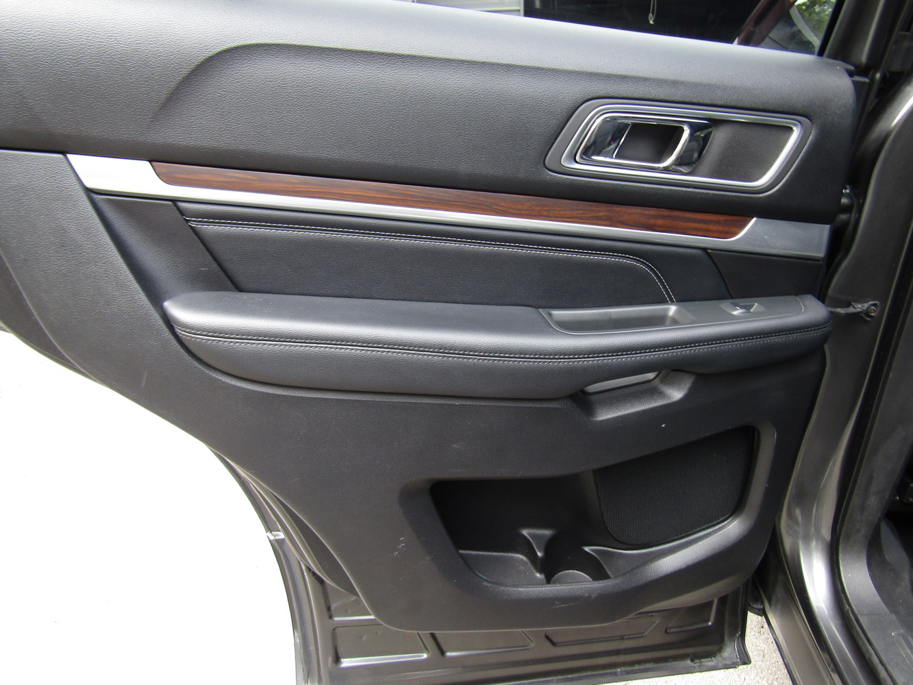 2017 Ford Explorer Limited photo 21