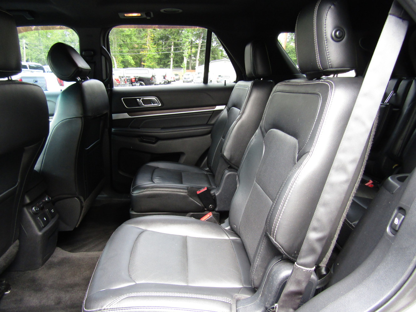 2017 Ford Explorer Limited photo 23