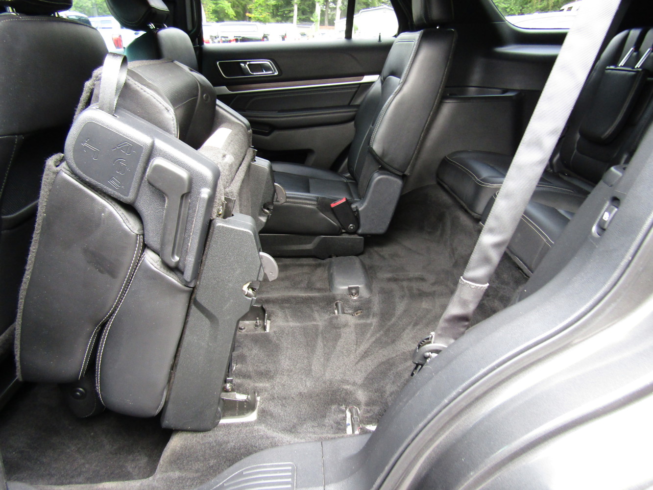 2017 Ford Explorer Limited photo 25