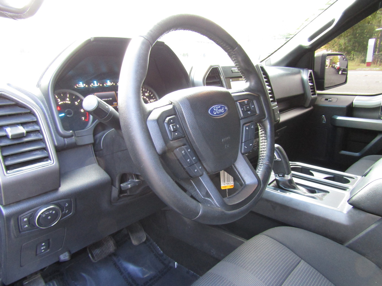 2017 Ford F-150 XLT photo 13