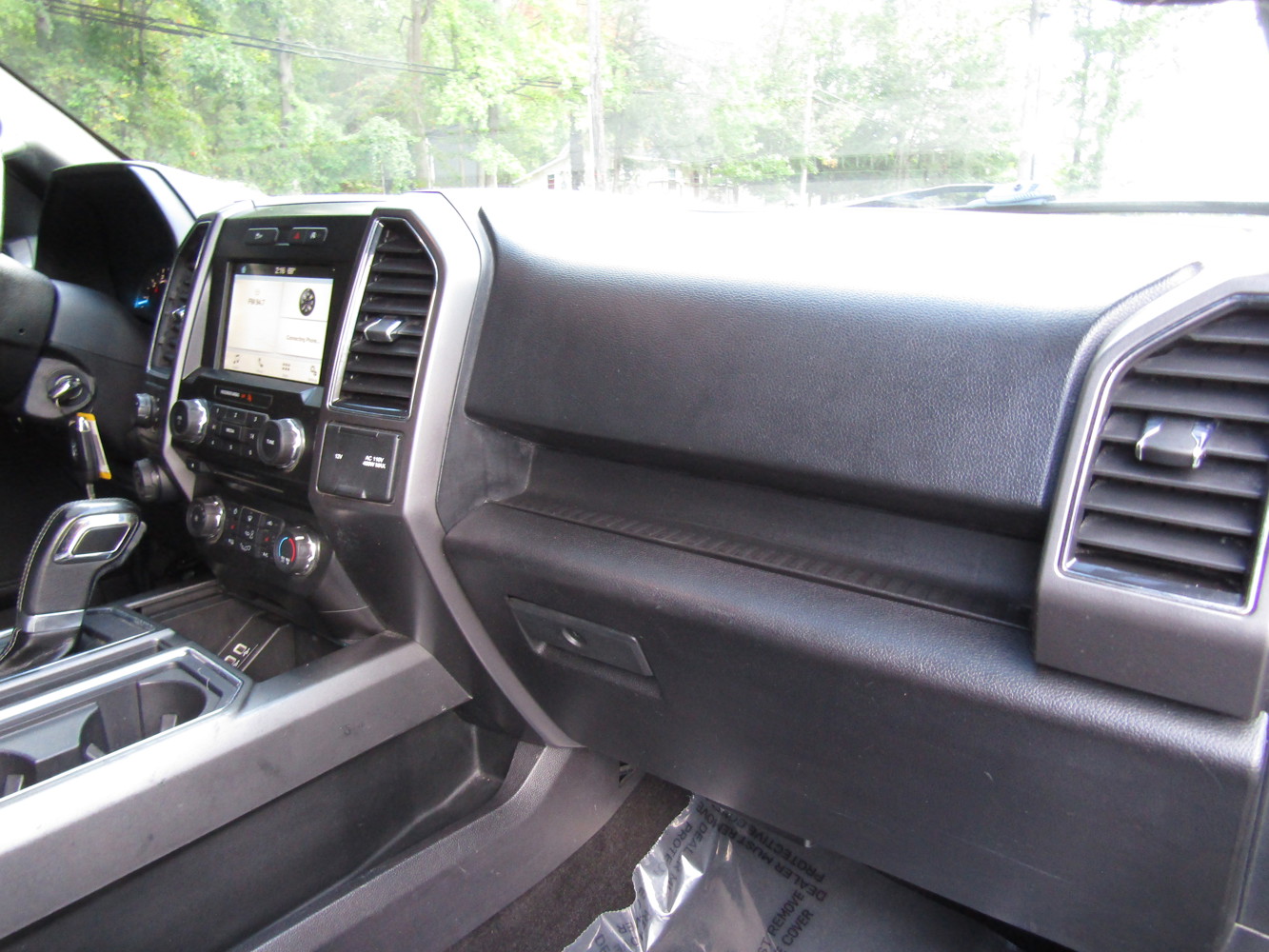 2017 Ford F-150 XLT photo 32