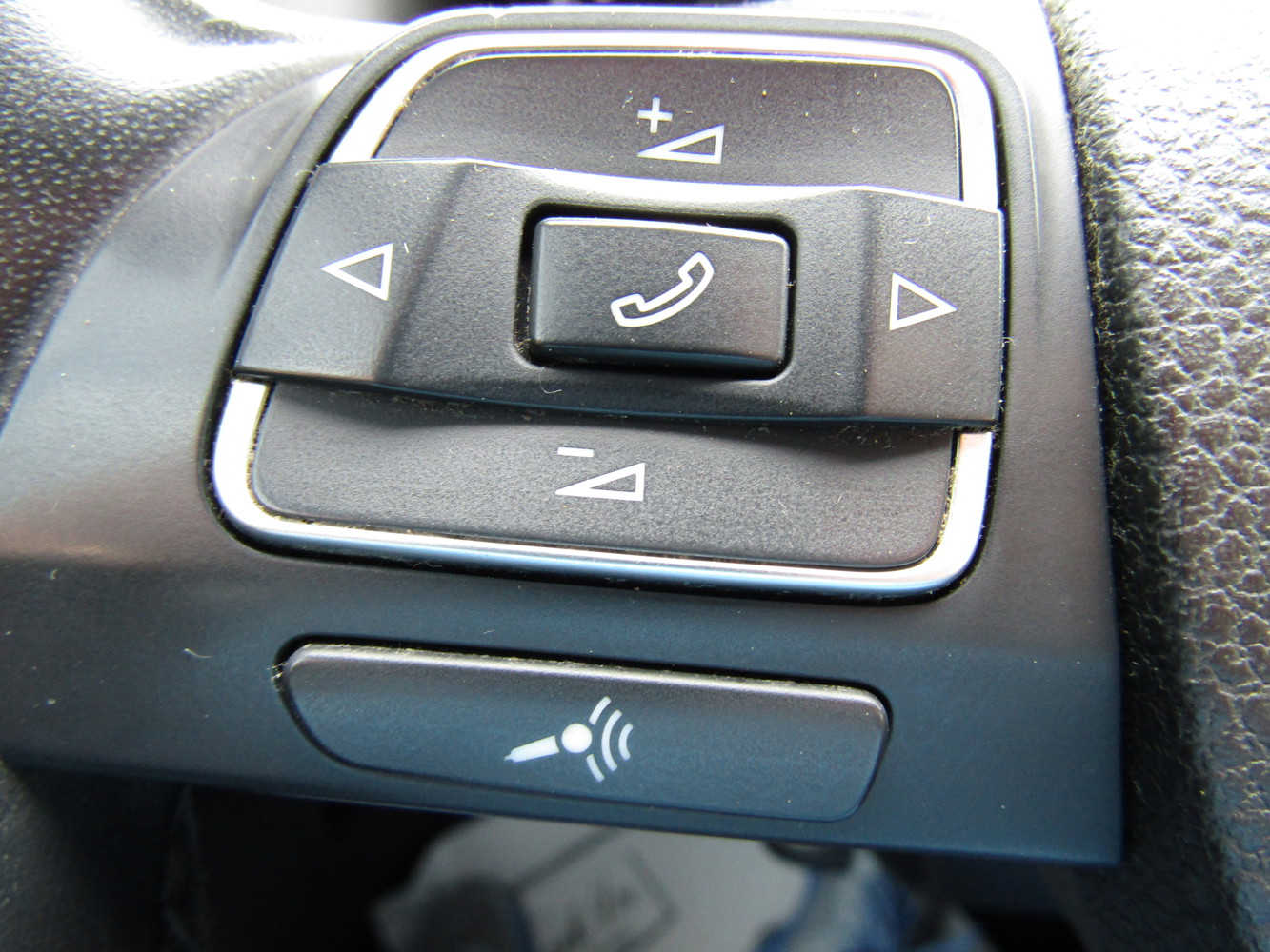 2014 Volkswagen Tiguan SE photo 13