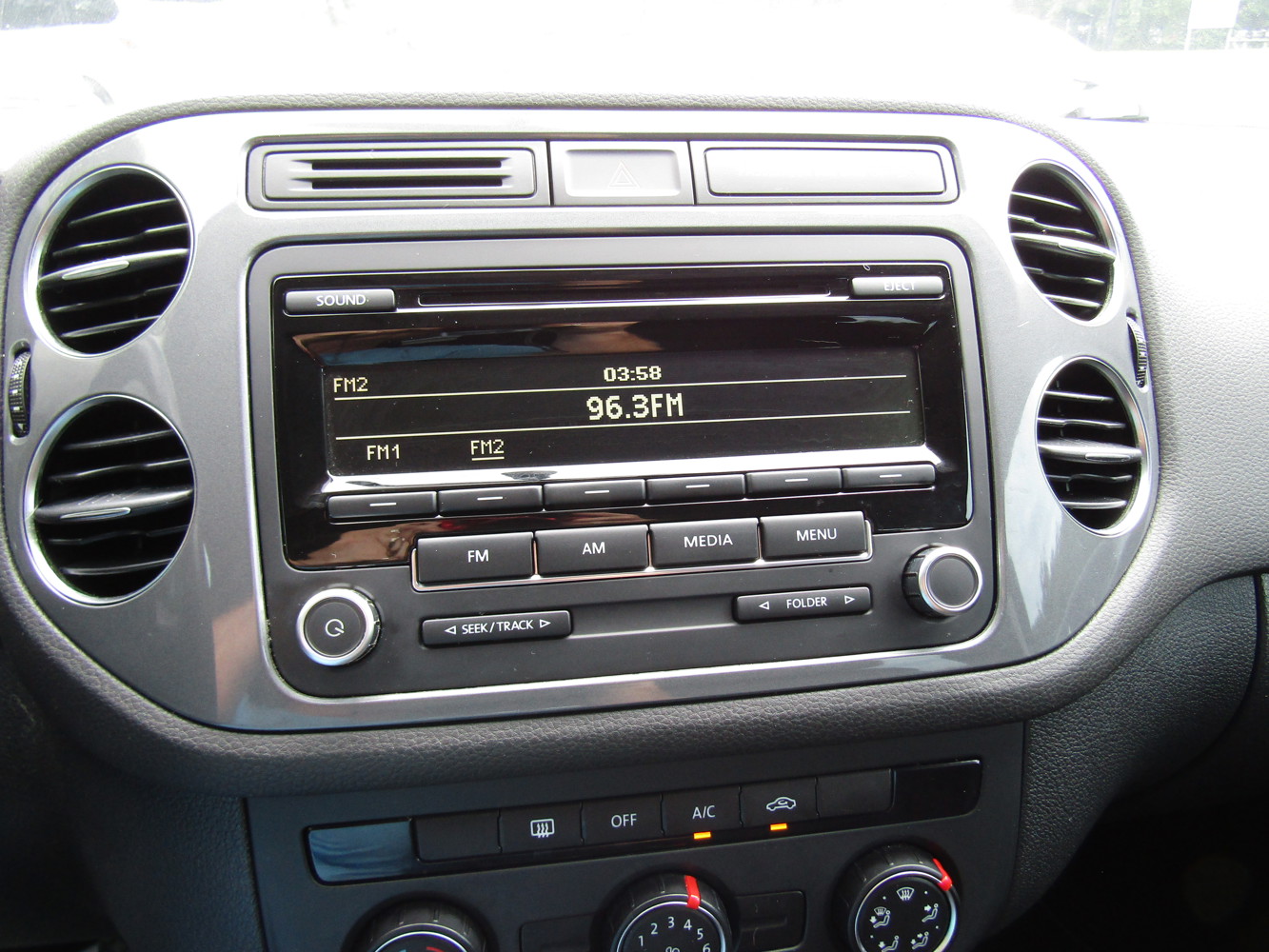 2014 Volkswagen Tiguan SE photo 15