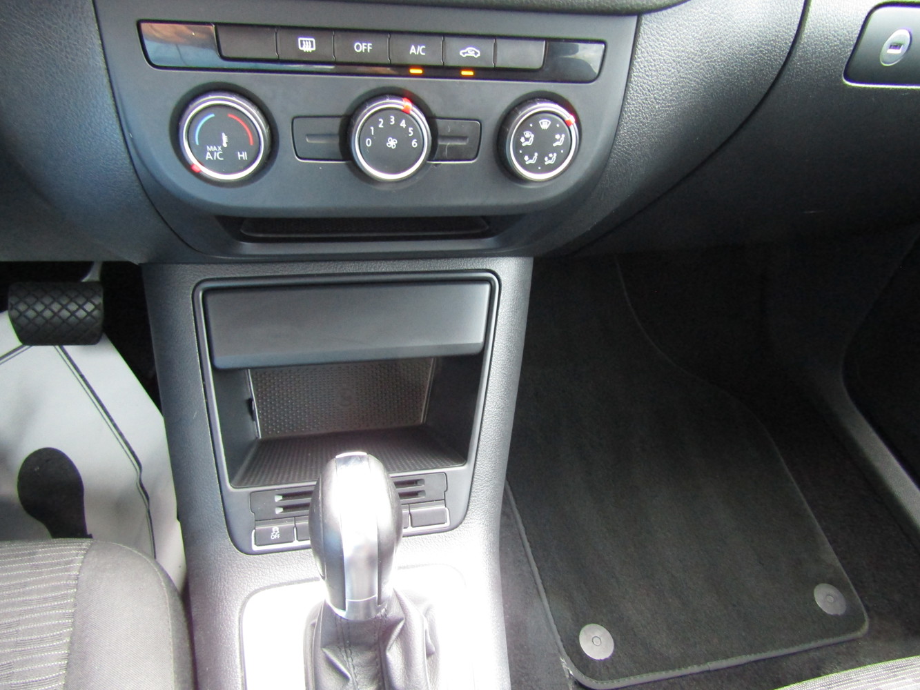 2014 Volkswagen Tiguan SE photo 16