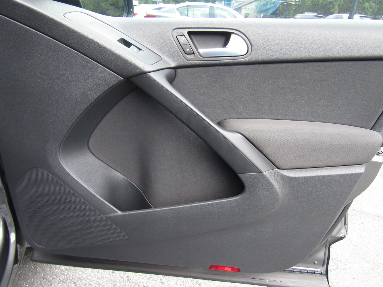 2014 Volkswagen Tiguan SE photo 24