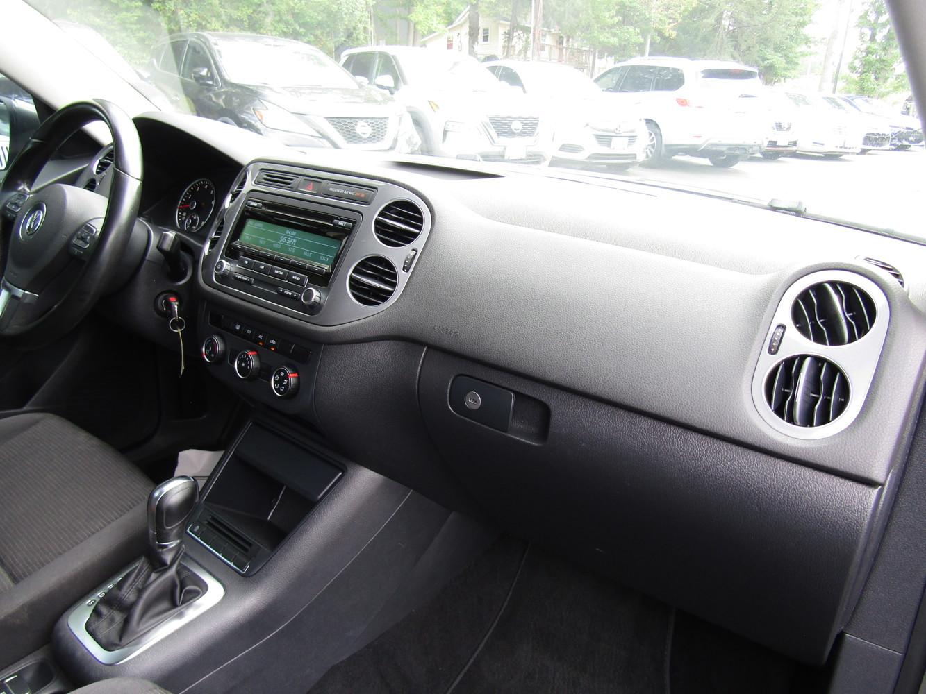 2014 Volkswagen Tiguan SE photo 28
