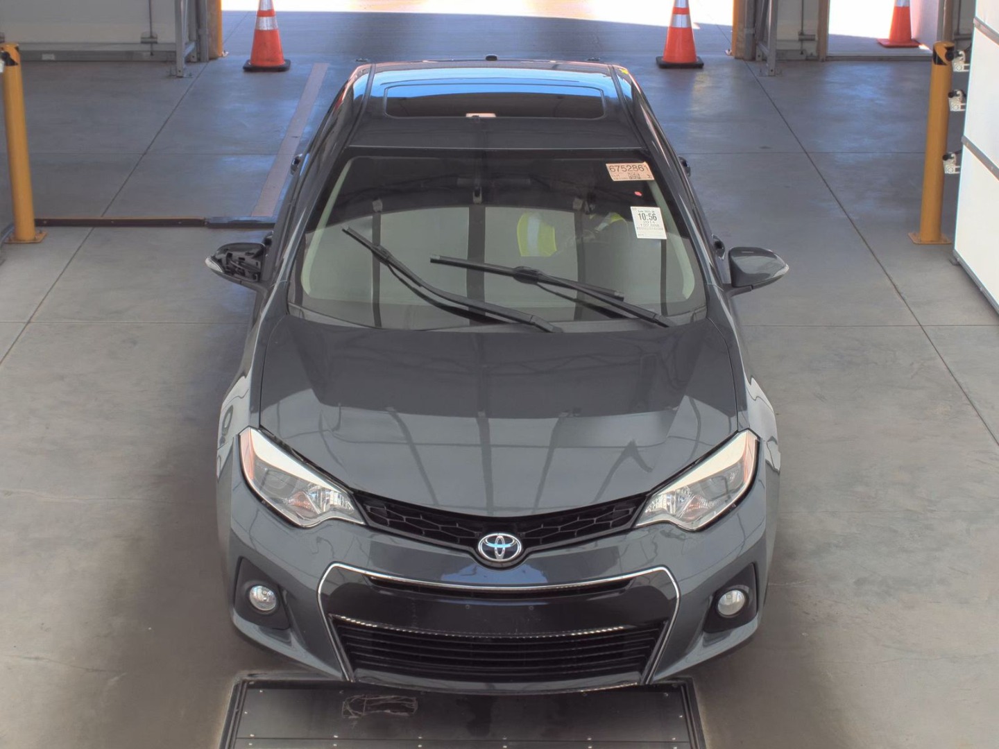 2014 Toyota Corolla LE photo 2