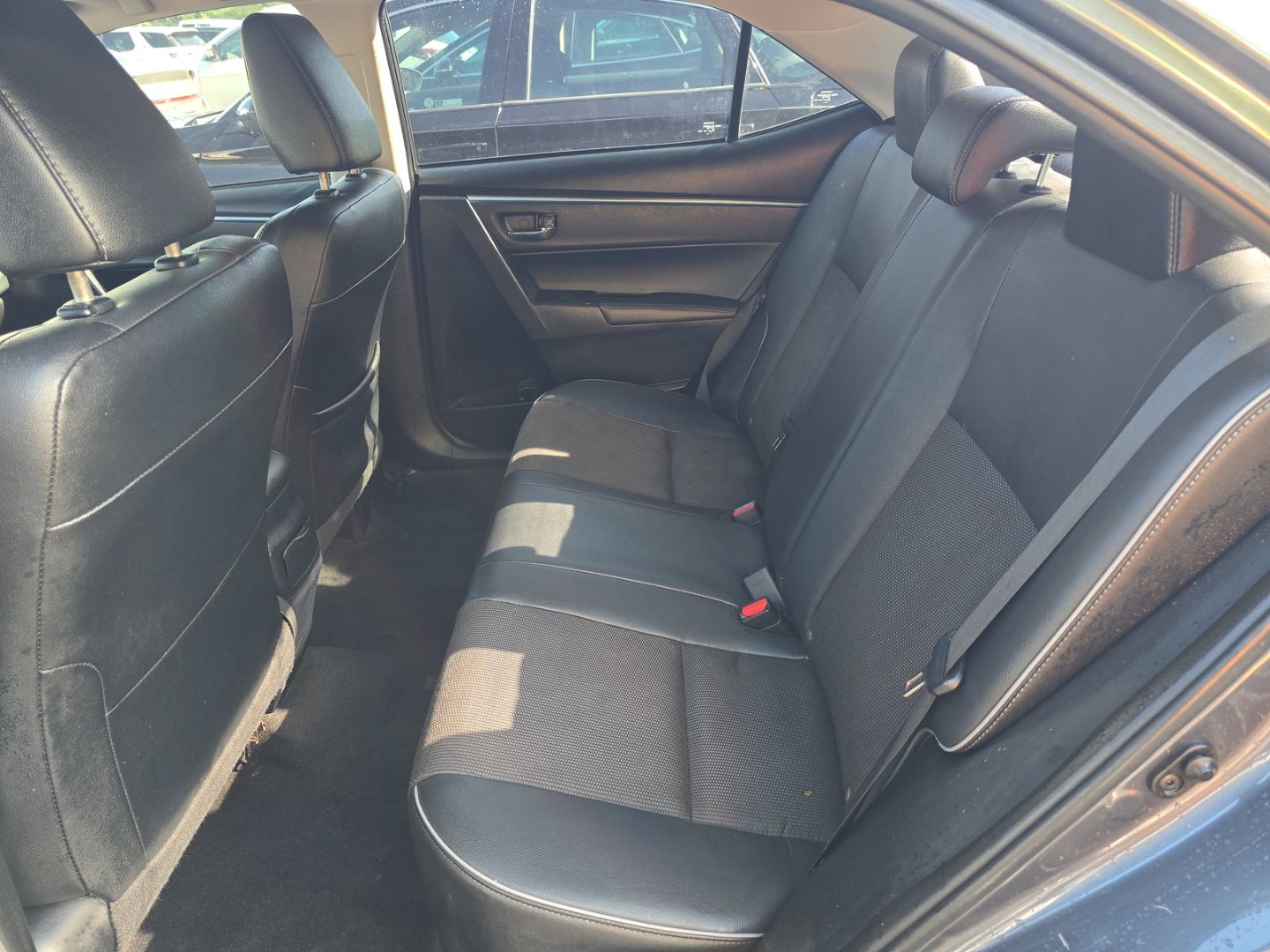 2014 Toyota Corolla LE photo 7