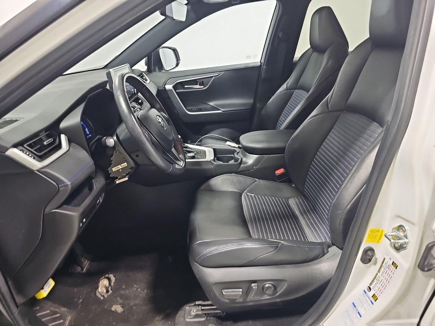 2021 Toyota RAV4 Hybrid XSE photo 12