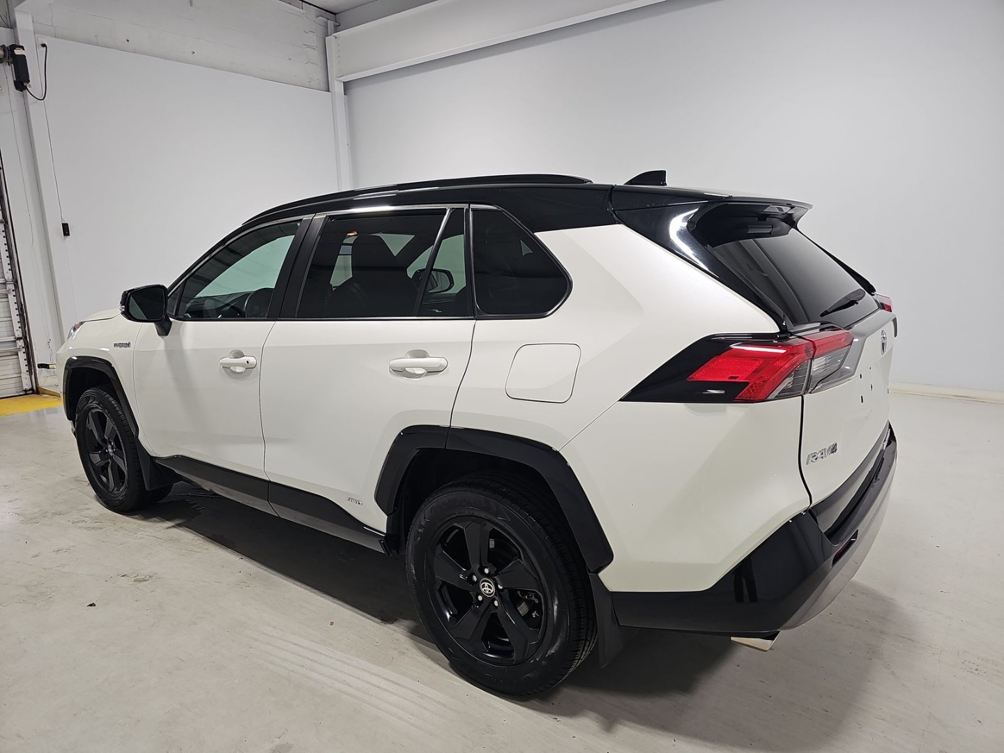 2021 Toyota RAV4 Hybrid XSE photo 2