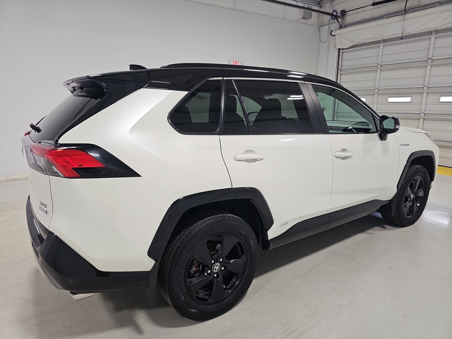 2021 Toyota RAV4 Hybrid XSE photo 4