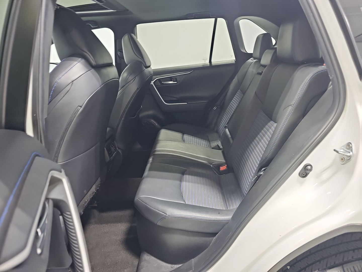 2021 Toyota RAV4 Hybrid XSE photo 8