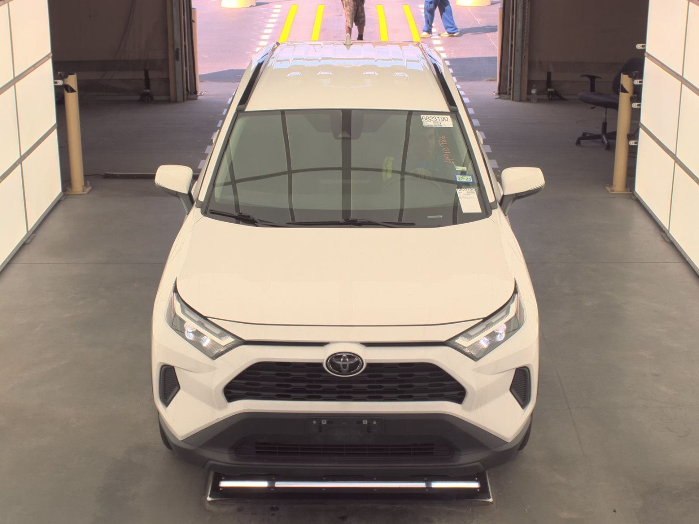 2023 Toyota RAV4 XLE photo 2