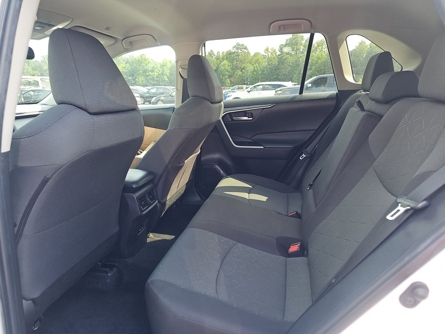 2023 Toyota RAV4 XLE photo 4