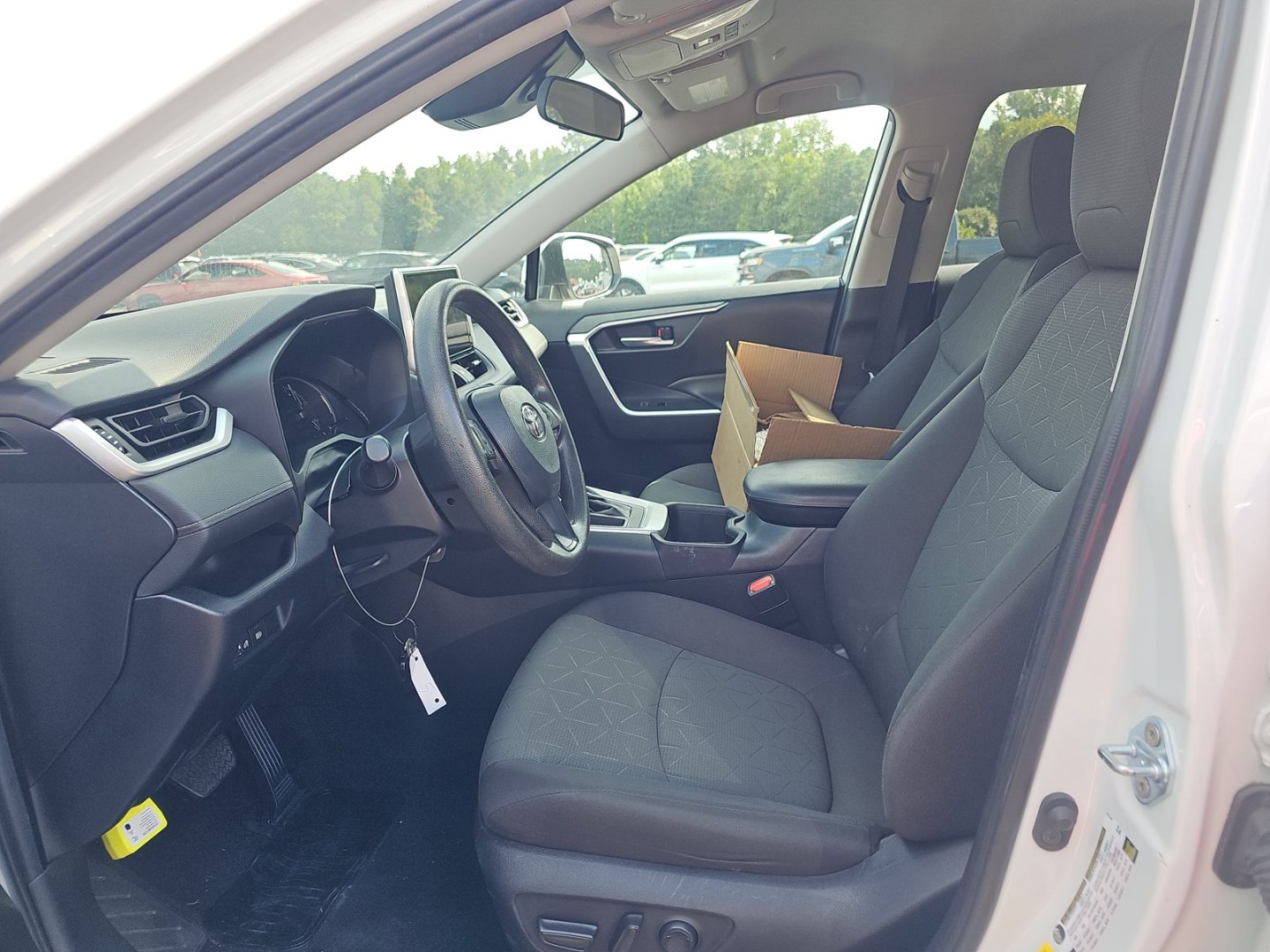 2023 Toyota RAV4 XLE photo 5