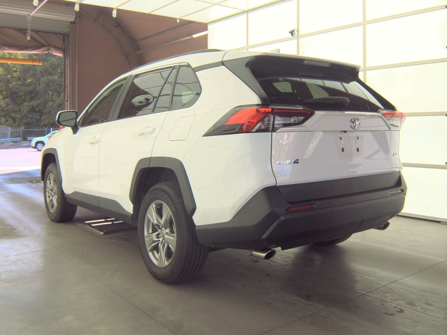 2023 Toyota RAV4 XLE photo 6