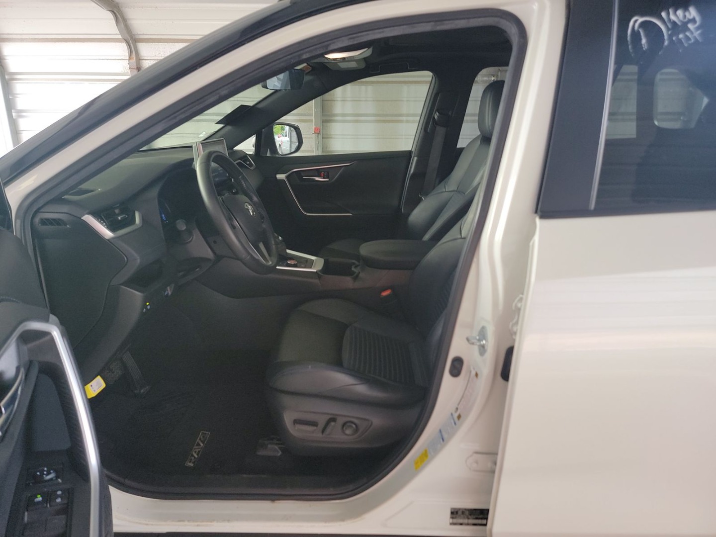2022 Toyota RAV4 Hybrid XSE photo 6