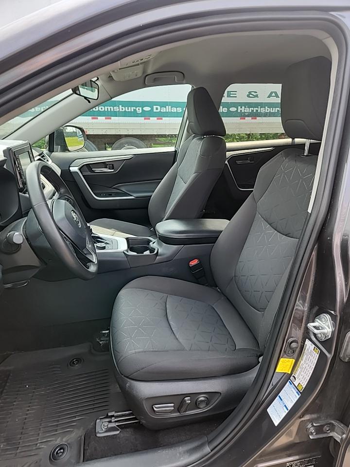 2021 Toyota RAV4 Hybrid XLE photo 7