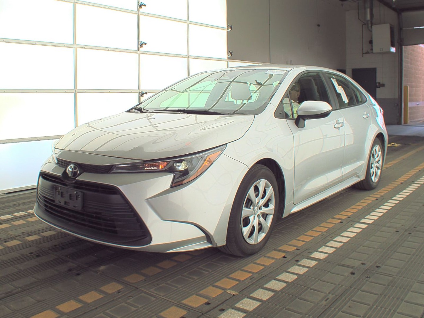 2023 Toyota Corolla LE's photo