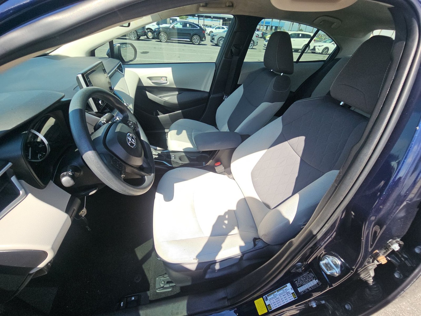 2021 Toyota Corolla LE photo 9