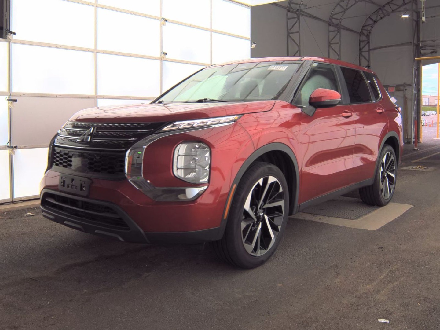 2022 Mitsubishi Outlander ES's photo