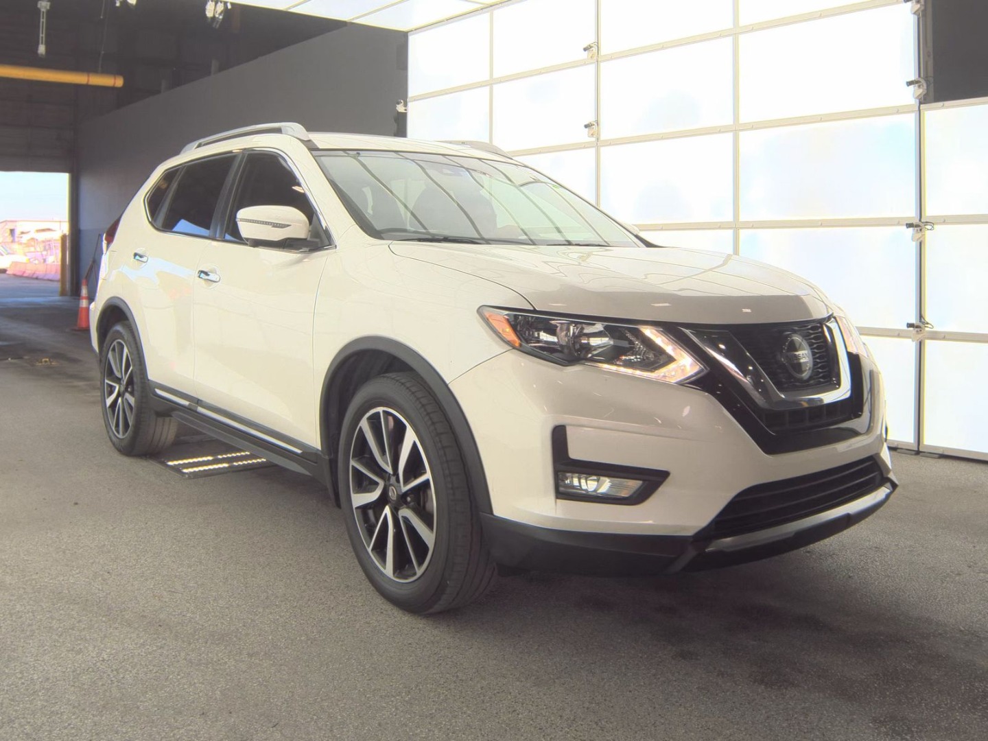 2020 Nissan Rogue SV photo 3