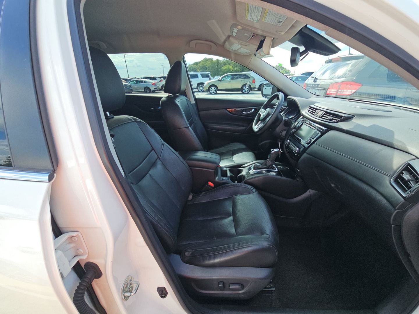 2020 Nissan Rogue SV photo 8